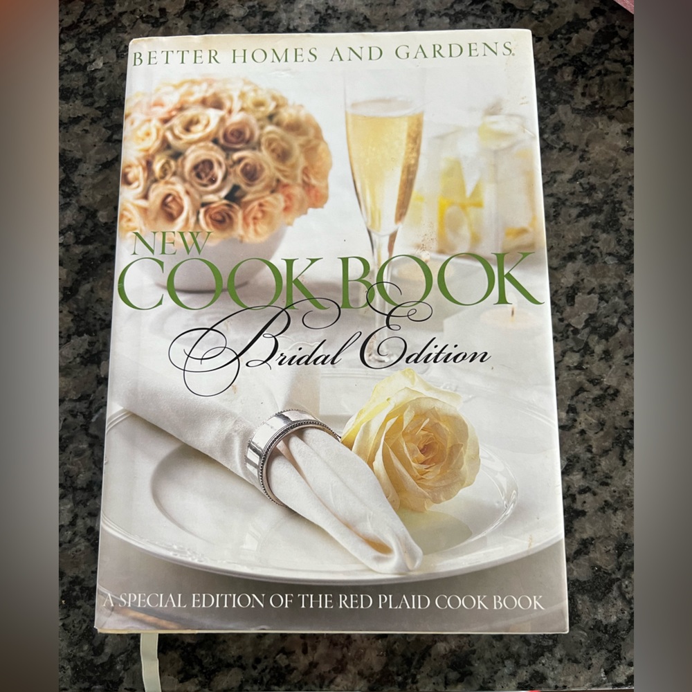 Better Homes and Gardens Bridal Edition New Cookbook 2007 White Covers